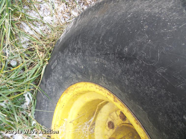 image for item DB2103 1989 John Deere 4555 tractor