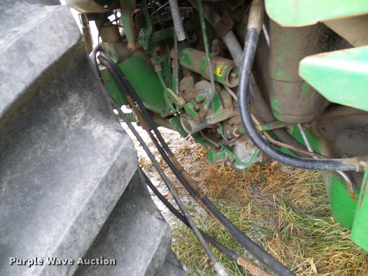 image for item DB2103 1989 John Deere 4555 tractor