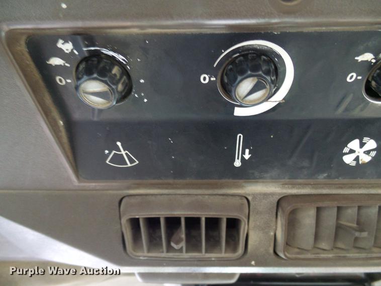 image for item DB2103 1989 John Deere 4555 tractor