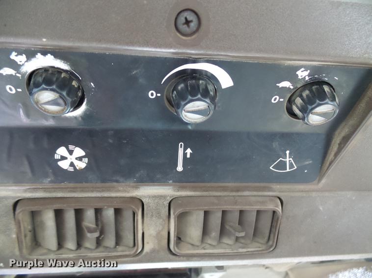 image for item DB2103 1989 John Deere 4555 tractor