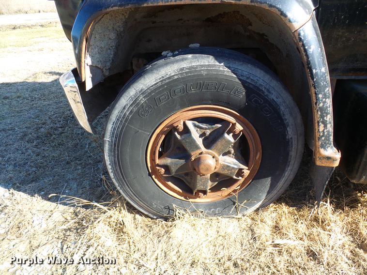 image for item DB2126 1976 Chevrolet C65 grain truck