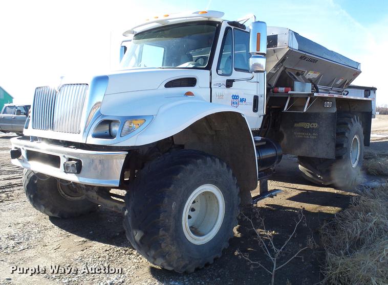image for item DB2135 2007 International 7400 applicator truck