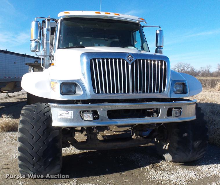 image for item DB2135 2007 International 7400 applicator truck