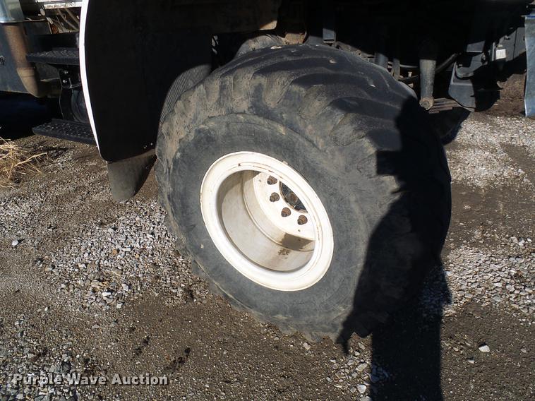 image for item DB2135 2007 International 7400 applicator truck