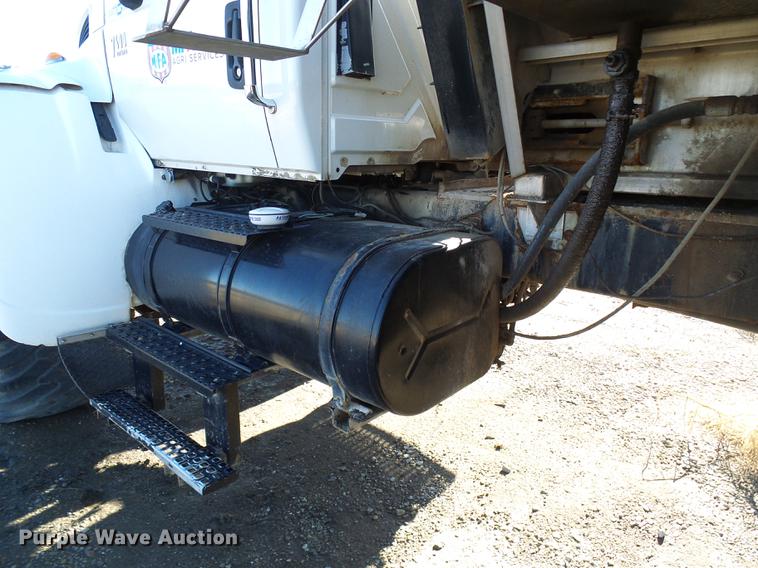 image for item DB2135 2007 International 7400 applicator truck