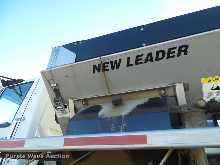 image for item DB2135 2007 International 7400 applicator truck