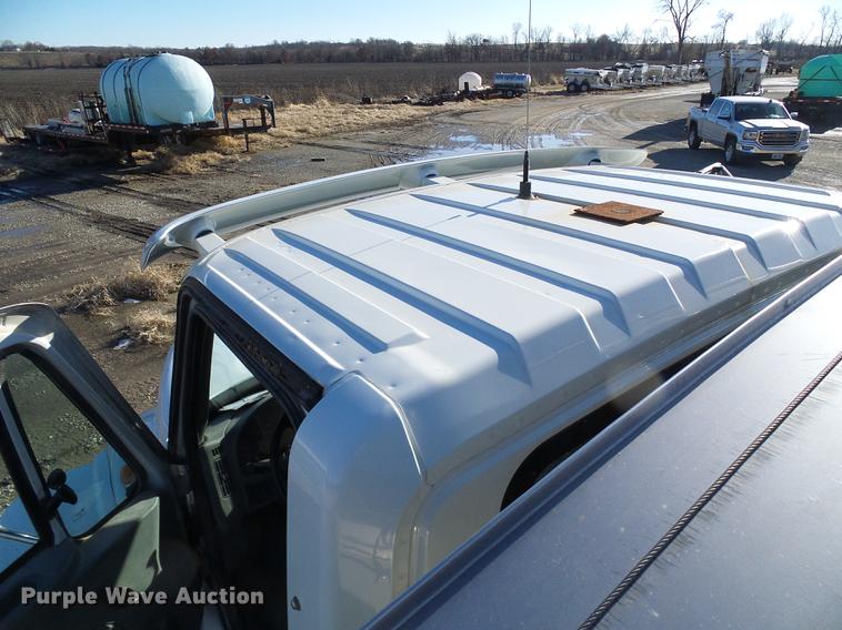 image for item DB2135 2007 International 7400 applicator truck