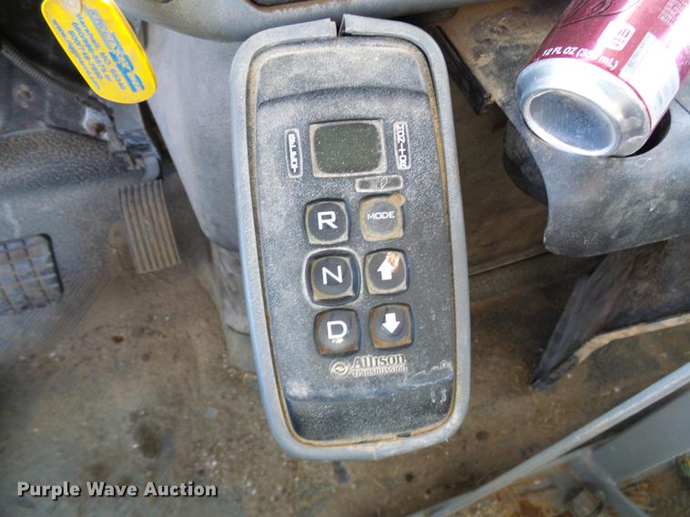 image for item DB2135 2007 International 7400 applicator truck