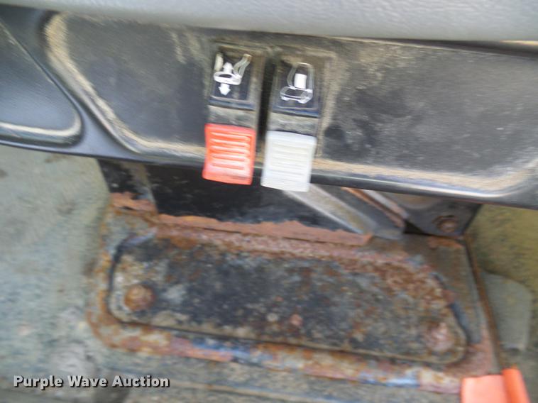 image for item DB2135 2007 International 7400 applicator truck