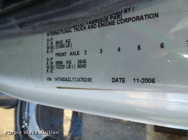 image for item DB2135 2007 International 7400 applicator truck