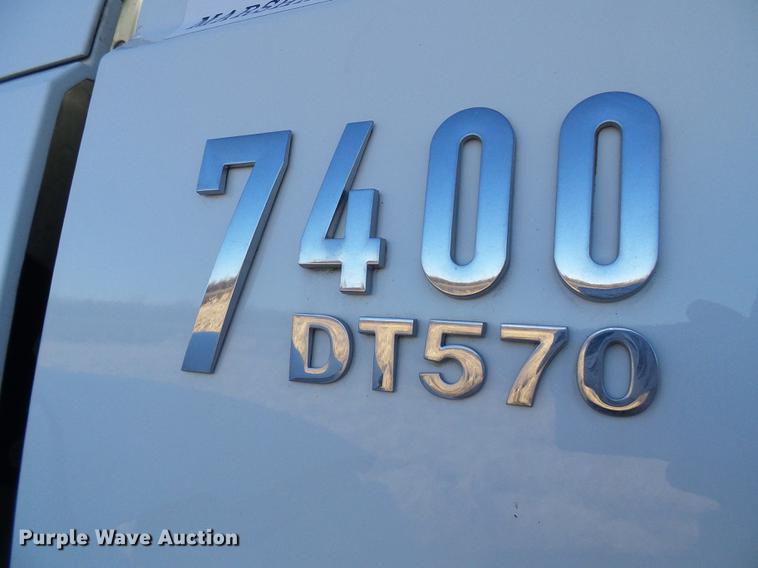 image for item DB2135 2007 International 7400 applicator truck