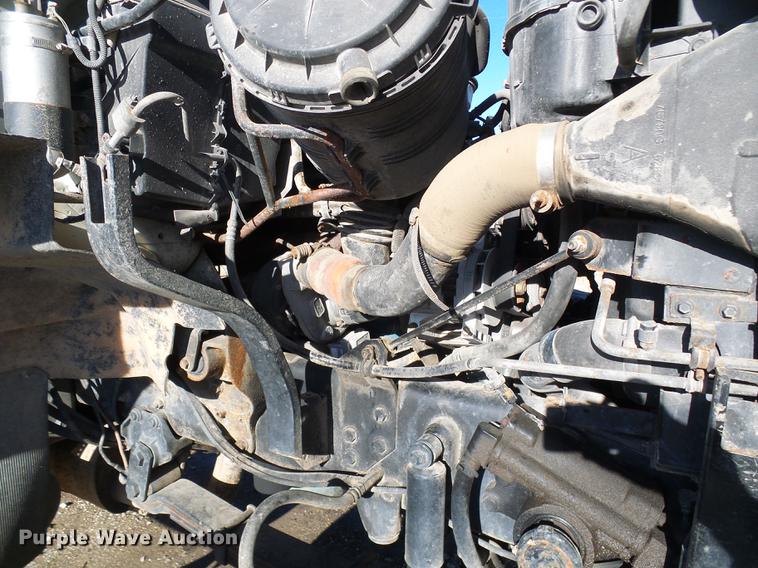 image for item DB2135 2007 International 7400 applicator truck