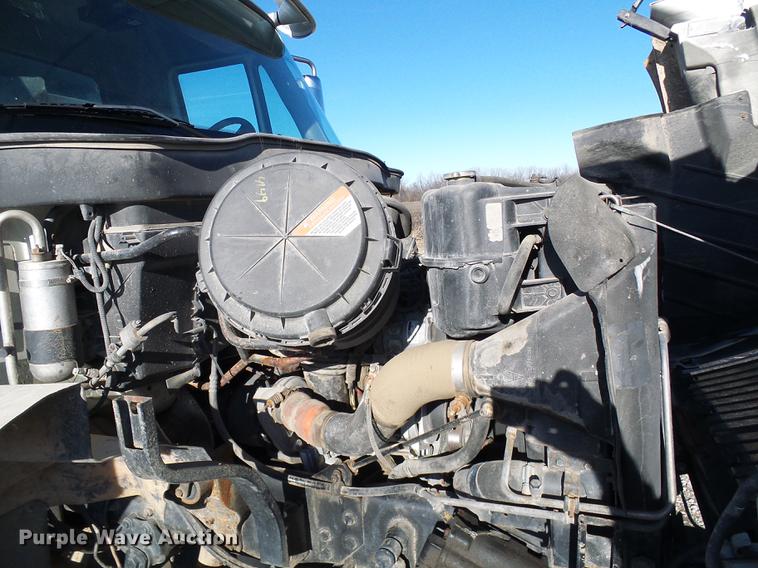 image for item DB2135 2007 International 7400 applicator truck