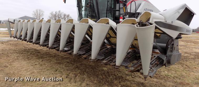 image for item DB9011 2013 Gleaner 3000 corn head