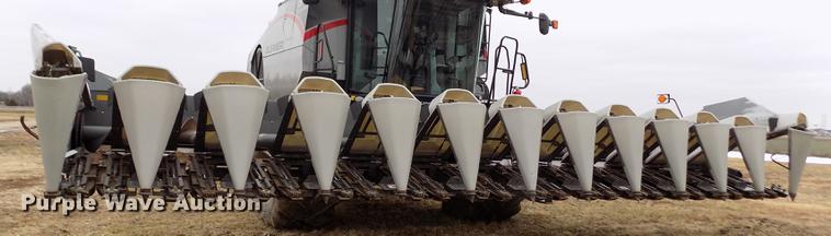 image for item DB9011 2013 Gleaner 3000 corn head