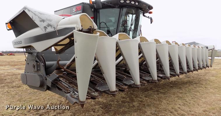 image for item DB9011 2013 Gleaner 3000 corn head