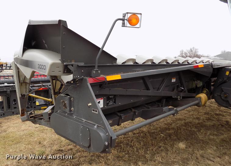 image for item DB9011 2013 Gleaner 3000 corn head