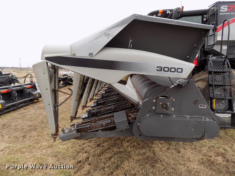 image for item DB9011 2013 Gleaner 3000 corn head