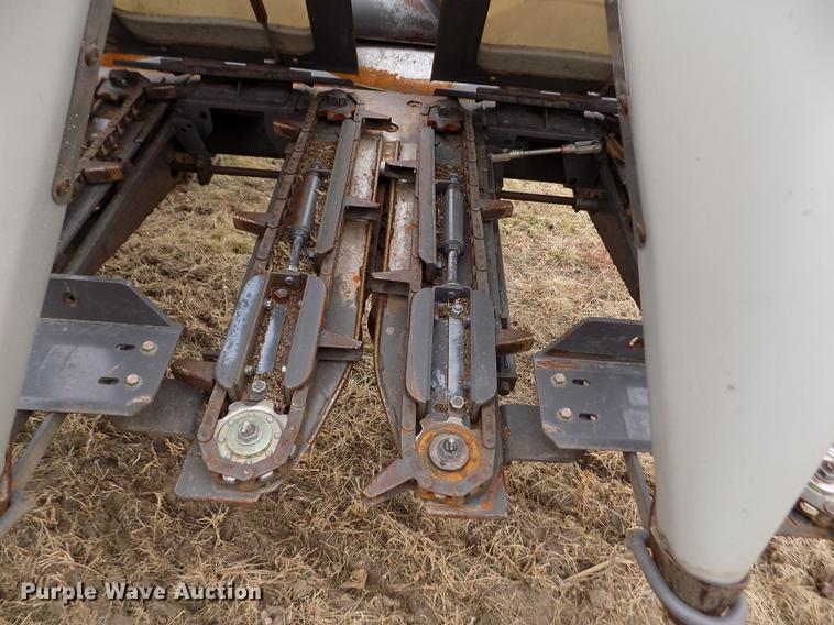 image for item DB9011 2013 Gleaner 3000 corn head