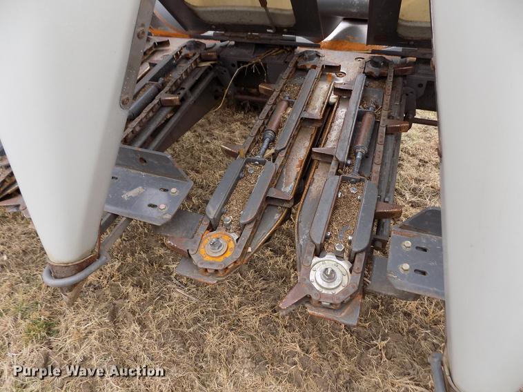 image for item DB9011 2013 Gleaner 3000 corn head
