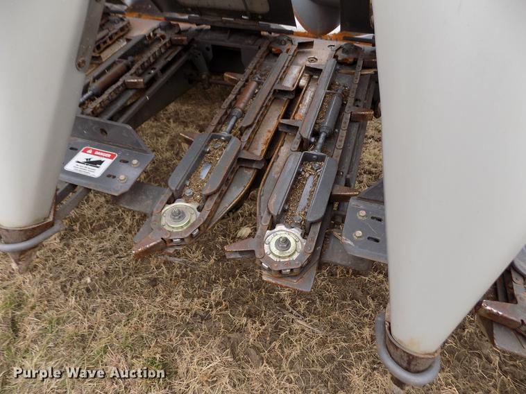 image for item DB9011 2013 Gleaner 3000 corn head