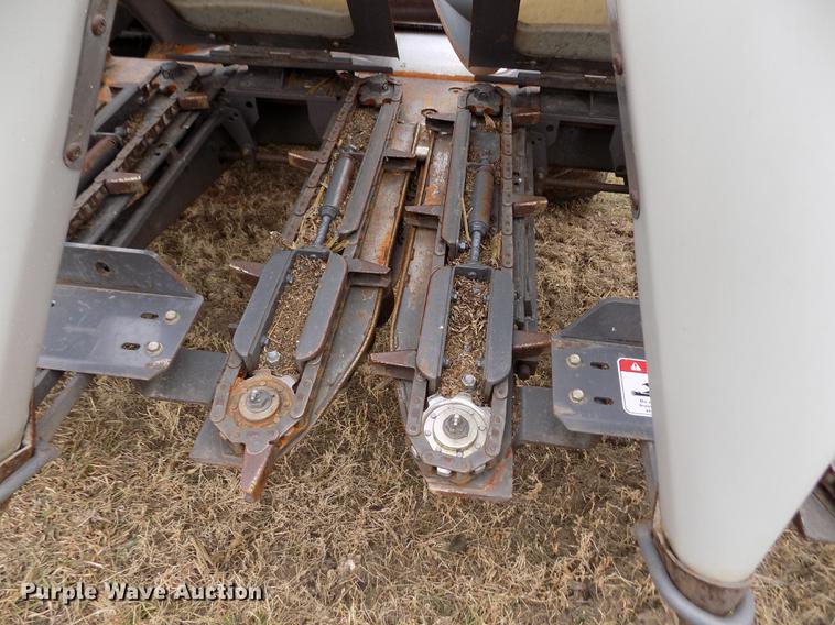 image for item DB9011 2013 Gleaner 3000 corn head