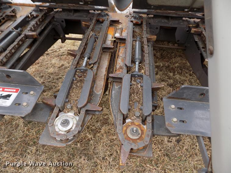 image for item DB9011 2013 Gleaner 3000 corn head