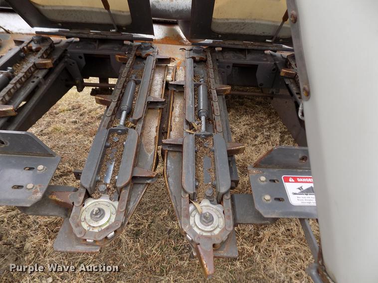 image for item DB9011 2013 Gleaner 3000 corn head
