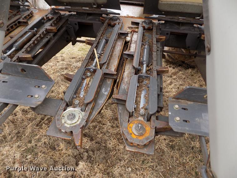 image for item DB9011 2013 Gleaner 3000 corn head