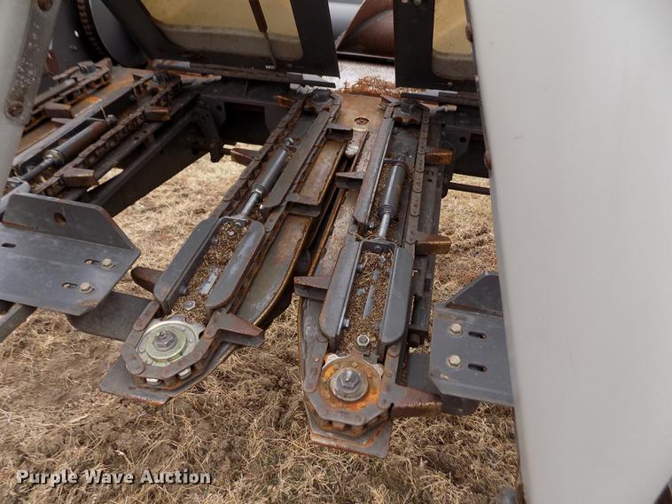 image for item DB9011 2013 Gleaner 3000 corn head