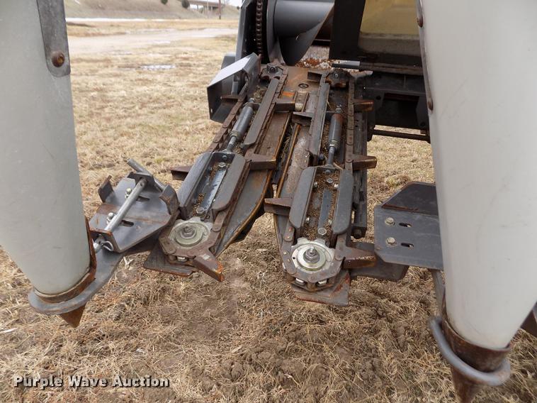 image for item DB9011 2013 Gleaner 3000 corn head