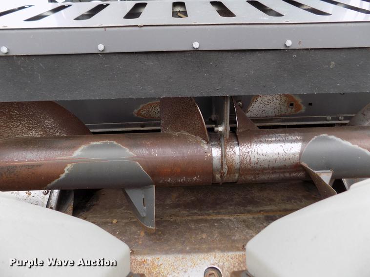 image for item DB9011 2013 Gleaner 3000 corn head