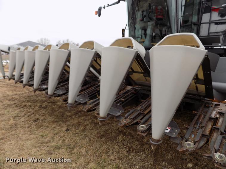 image for item DB9011 2013 Gleaner 3000 corn head