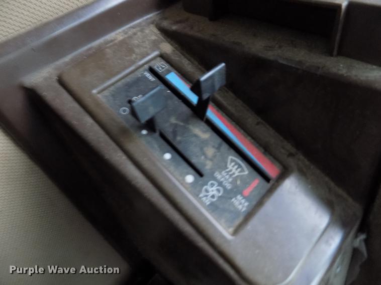 image for item DB9015 1999 John Deere 9610 Maximizer combine