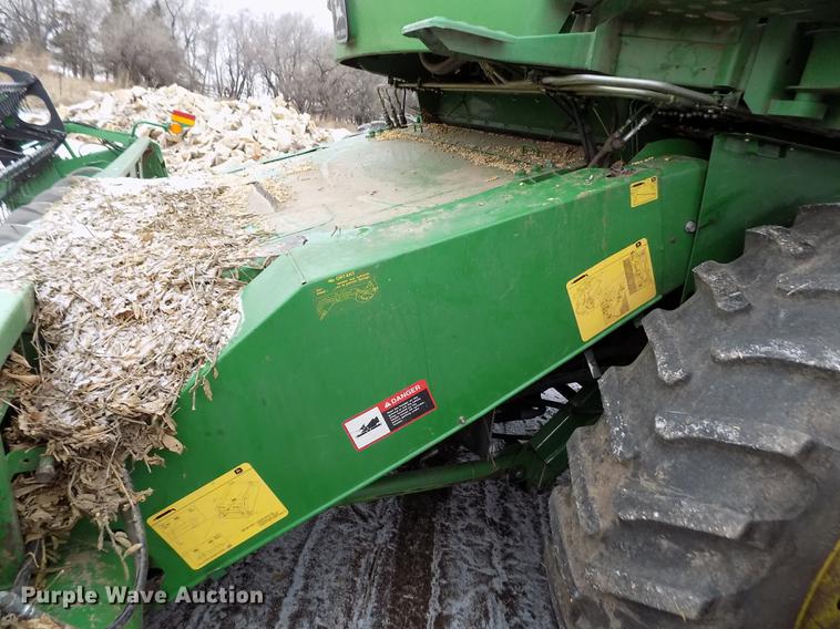 image for item DB9015 1999 John Deere 9610 Maximizer combine