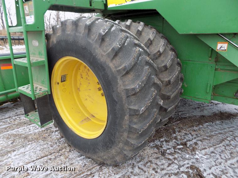 image for item DB9015 1999 John Deere 9610 Maximizer combine