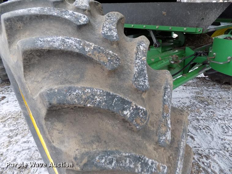 image for item DB9015 1999 John Deere 9610 Maximizer combine