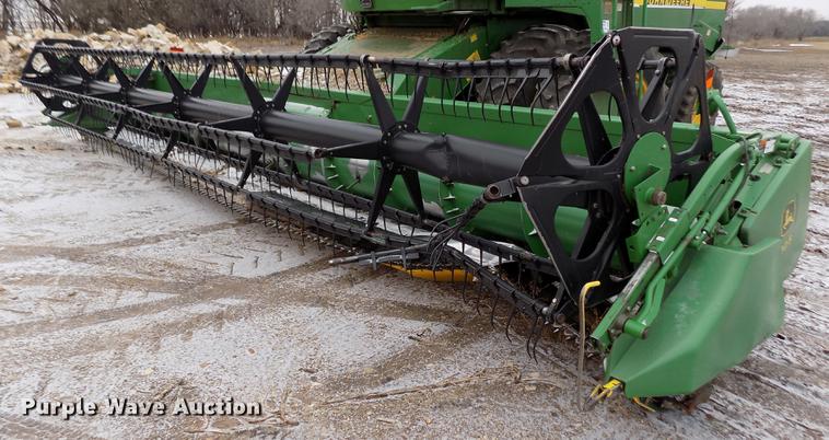 image for item DB9016 2002 John Deere 930F flex head