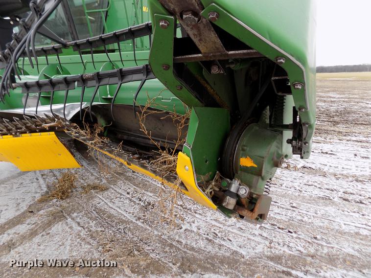 image for item DB9016 2002 John Deere 930F flex head