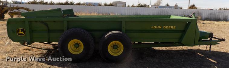 image for item DB9032 John Deere 680 manure spreader