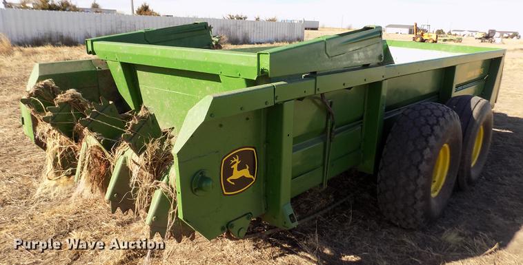 image for item DB9032 John Deere 680 manure spreader