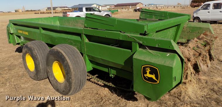 image for item DB9032 John Deere 680 manure spreader