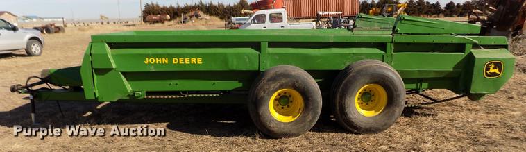 image for item DB9032 John Deere 680 manure spreader