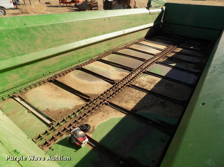 image for item DB9032 John Deere 680 manure spreader