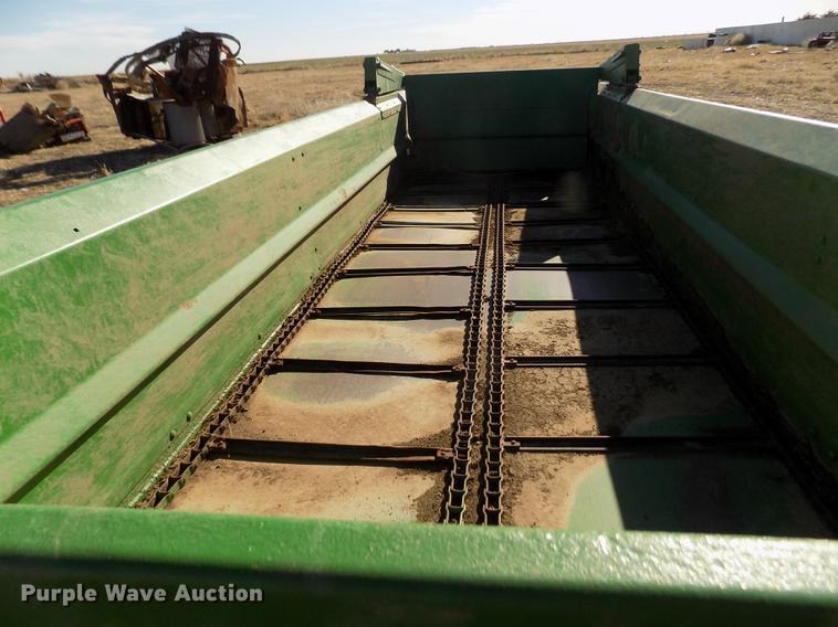 image for item DB9032 John Deere 680 manure spreader