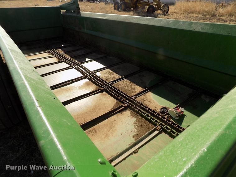 image for item DB9032 John Deere 680 manure spreader