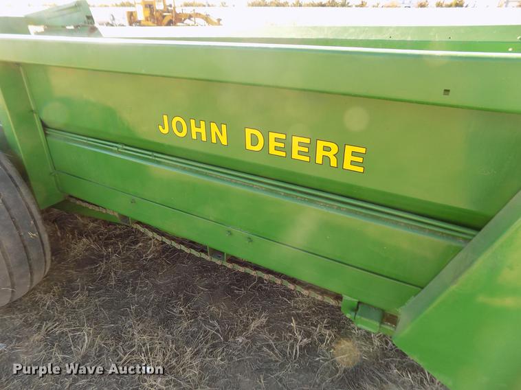 image for item DB9032 John Deere 680 manure spreader