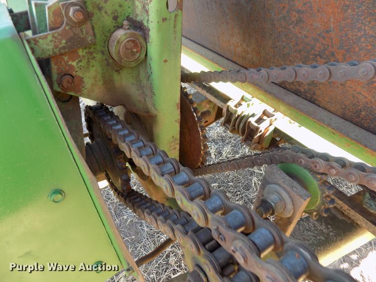 image for item DB9032 John Deere 680 manure spreader