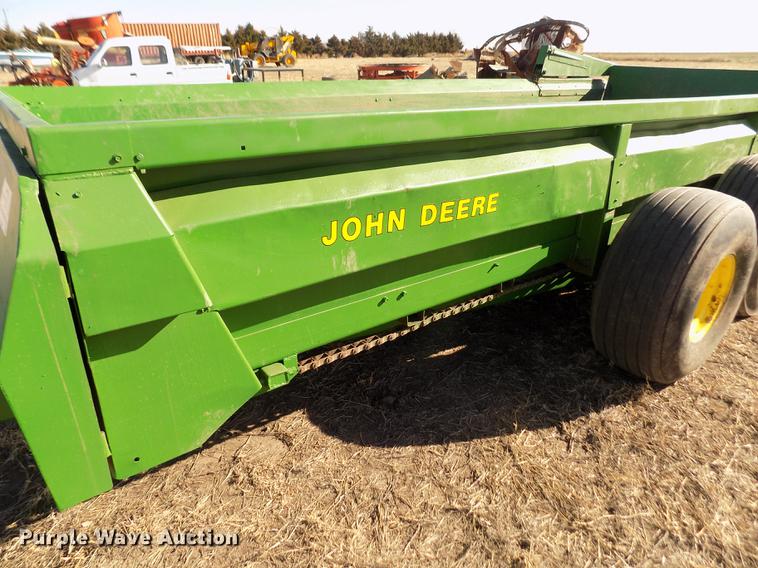 image for item DB9032 John Deere 680 manure spreader