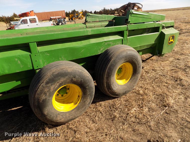 image for item DB9032 John Deere 680 manure spreader
